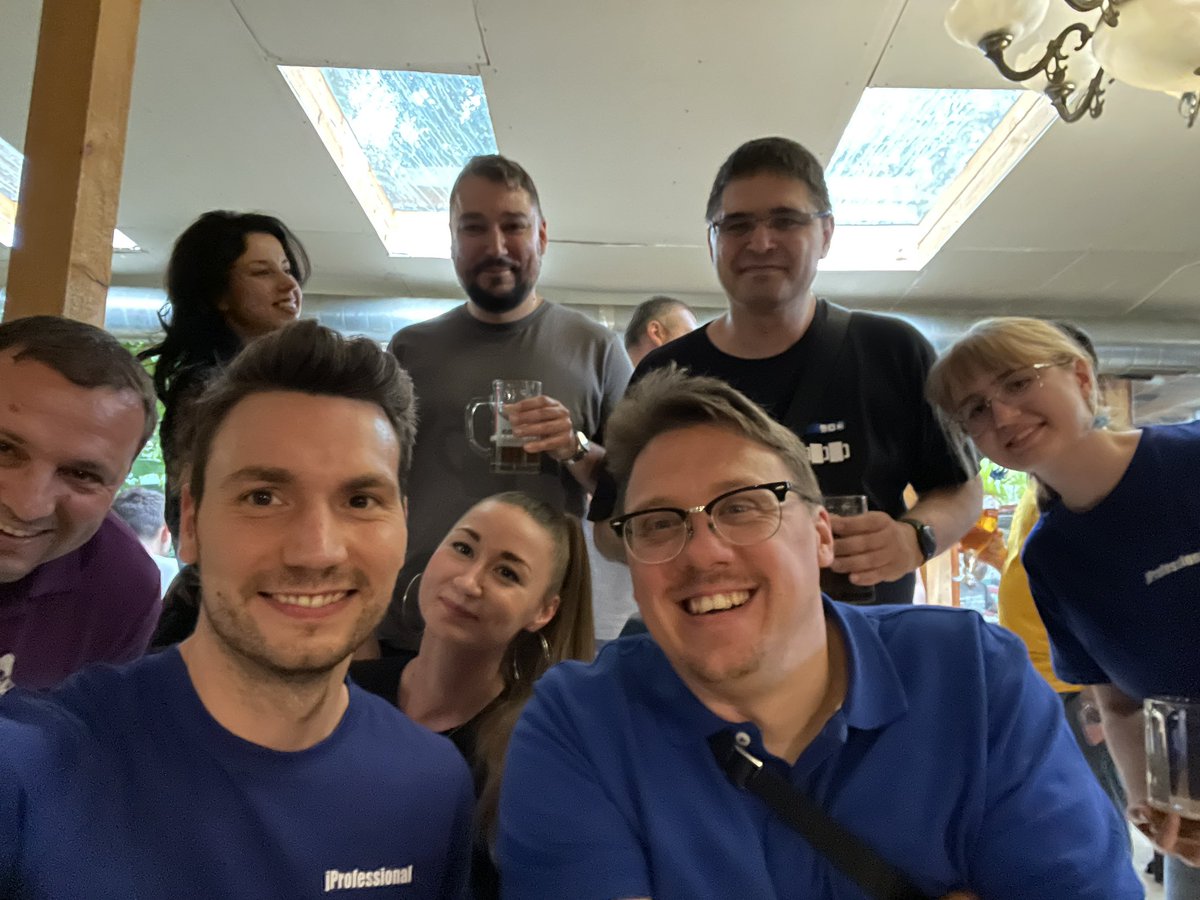 bercut2000's tweet image. Yay! @DaschnerS and @bgjug at #JavaBeer after #jProfessionals in Plovdiv!!!