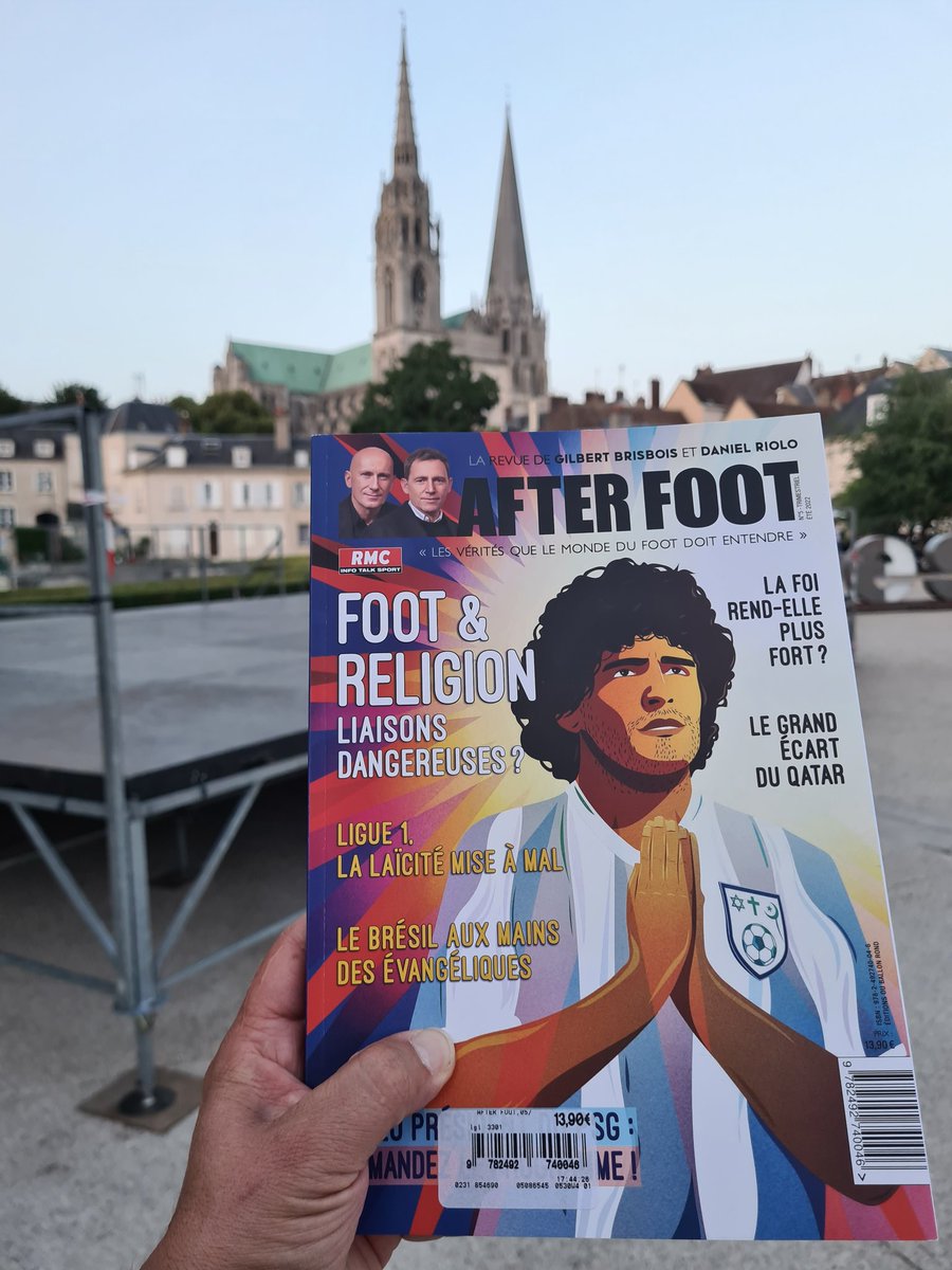 Lipofito's tweet photo. Mon cadeau de fête des pères,merci mes filles 😍.
#DanielRiolo #afterfoot #gilbertbribois https://t.co/E7Cw2gj4ea