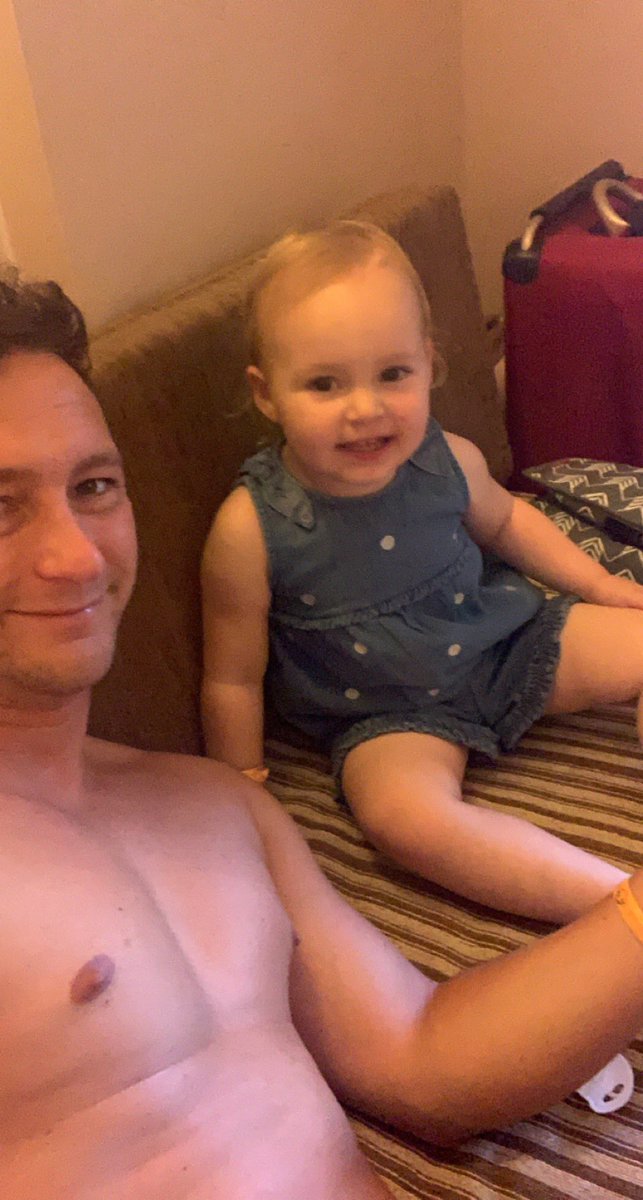 5 hour flight delay, Emma wanted to scrap anyone that mildly annoyed her, I went mute and passive aggressive. Florence did not bat an eye lid and was just strutting.God knows who’s kid we got can’t see it’s ours 😂😂😂