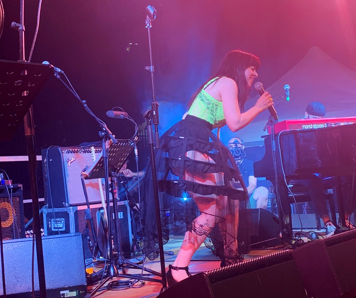 RepIdee's tweet image. “Essere artista secondo me è la soluzione che ho trovato per essere dignitosamente una sfigata”: @robertagiallo a #RepIdee2022