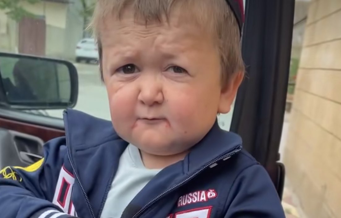 DustSamuel's tweet image. #comingout the make up of the presenter is on another level