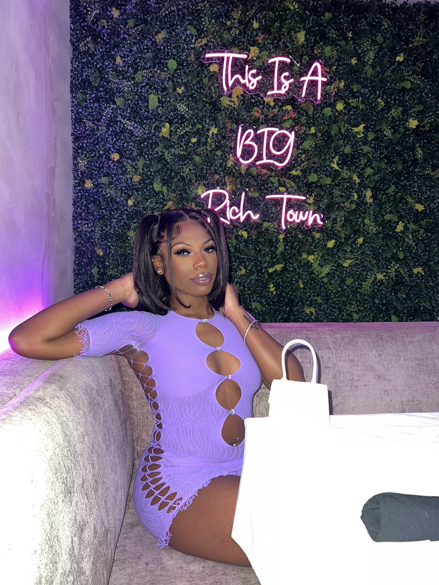 jadeediamond_'s tweet photo. Can I be your poster girl??😏 #Gemini https://t.co/YCUuDGzqnd