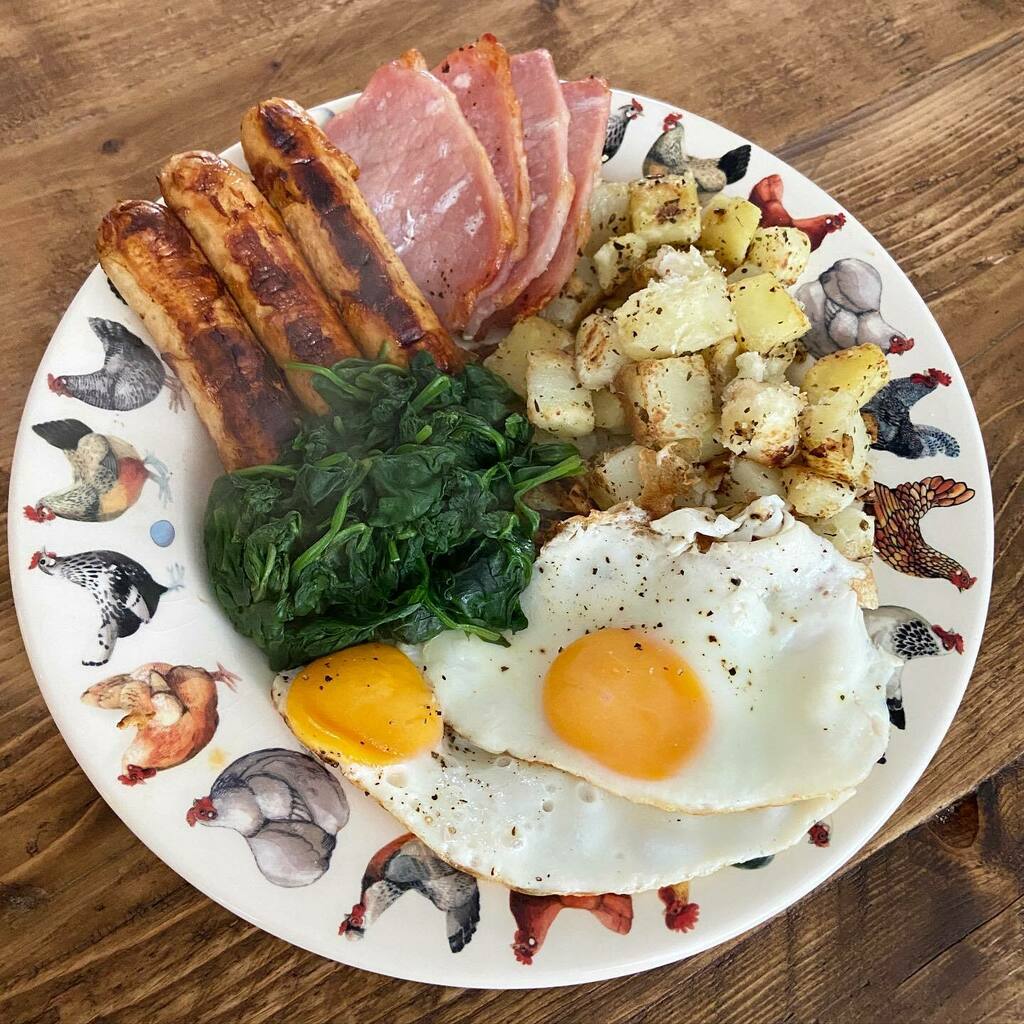 MrsUrbanGiant's tweet photo. D I N N E R
Breakfast for dinner cooked by @theurbangiant Three @slimmingworld chicken sausages, bacon medallions, garlic potatoes, spinach and two fried eggs 🙌🏻
#swdinner #synfreedinner #speed #lowsyn
#losingthebabyweight #EmmaBridgewater
#tallteache… https://t.co/Vrpg7JUM5v https://t.co/fyNgLvN5MR