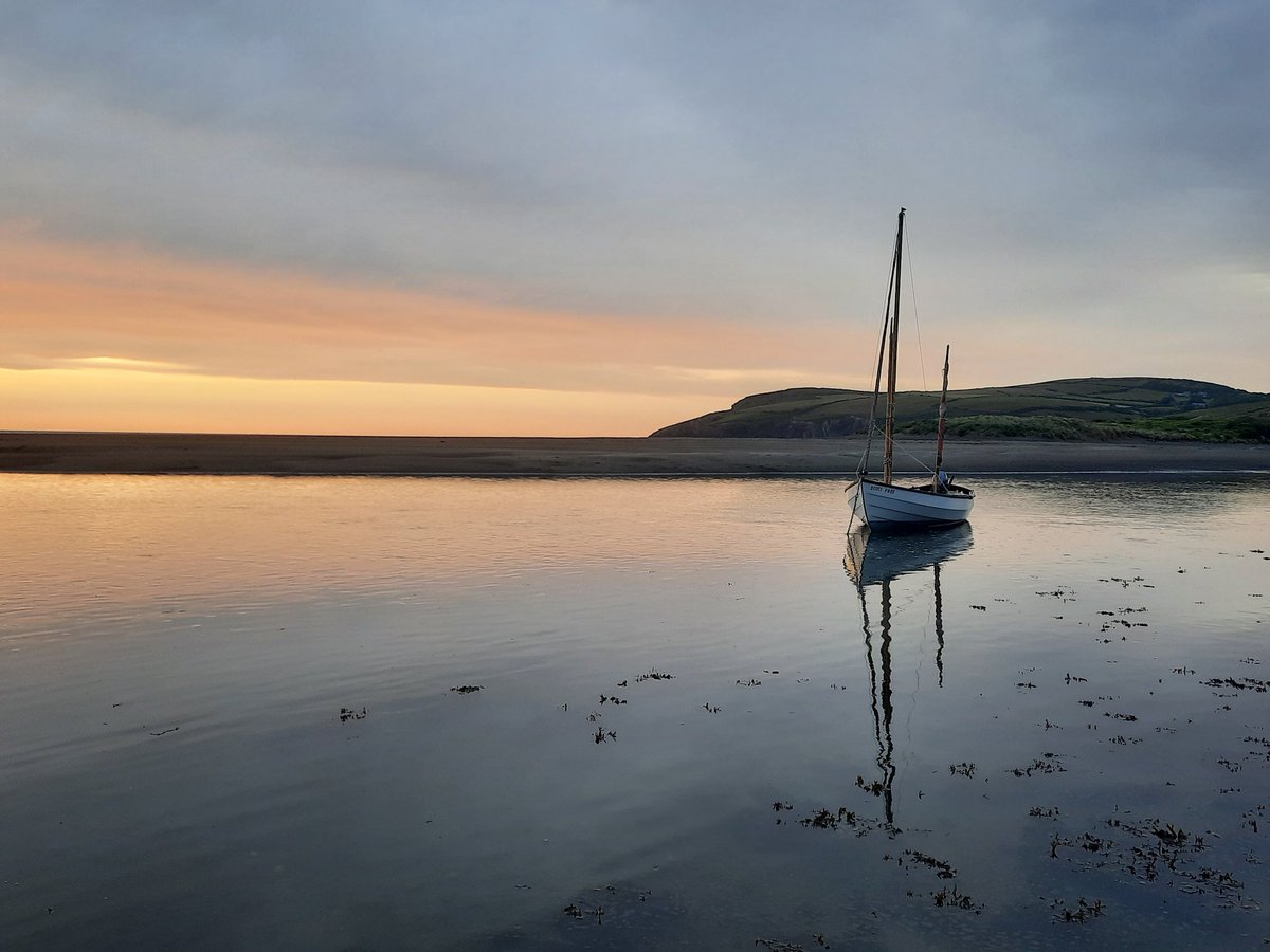 KarenLittleford's tweet photo. @newportpembs not a bad view? #Wales @visitwales #Coastal #coast #Parrog #summer #evening #photographer #photography #NewportPembs https://t.co/CytOfTGsHD