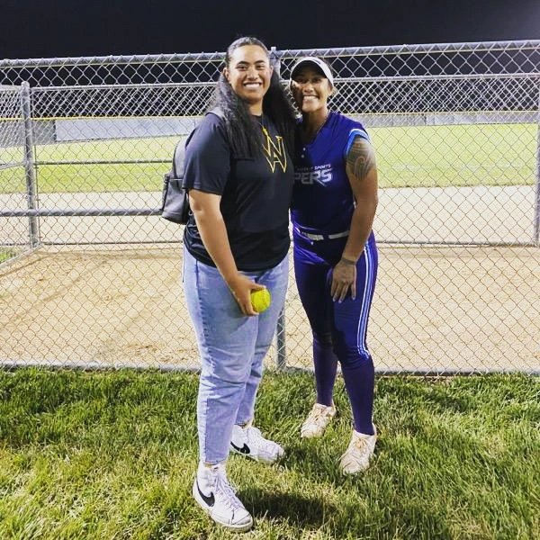 KaimiTulua2024's tweet photo. It's easy for a girl to dream BIG when she can watch her favorite players living it! 🥎🌠

Met some of my favorite pros tonight @SmashIt_Vipers
#FaLeilua 
#MaryIakopo 
#SuziBrookshire
Missed #JocelynAlo who played her pro debut game tonight.

#TeamPolynesia
#InspiredByExcellence https://t.co/aiIOjJYrHe