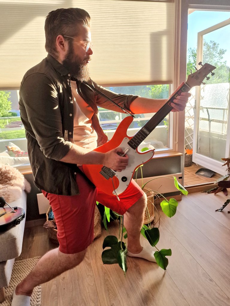 igmiro's tweet photo. ROCKING ON https://t.co/DlqK2yG2TA