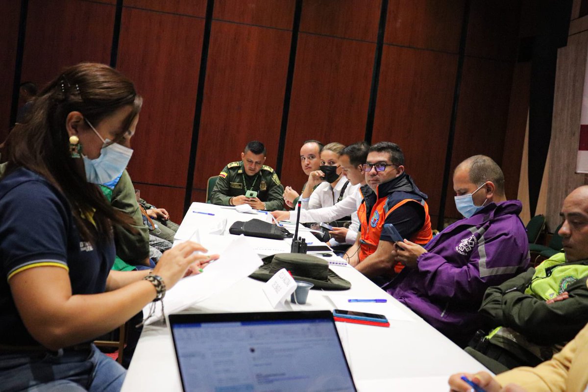 Sagertol's tweet photo. #NoParamos | Realizamos con éxito la primera simulación por actividad del volcán 🌋 nevado del Ruíz. En una jornada donde participó los coordinadores de los municipios de influencia del volcán, y el
Consejo de Departamental de Gestión del Riesgo. Sigue 👇🏼 (1/2) https://t.co/6yFKe1juuN