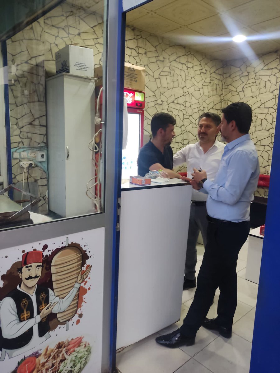 Nizarkten1's tweet photo. MİLLETİN MEMLEKETİN DURUMU ORTADA.
Bir Çok Esnaf İflas Etti, Ekonomi Çöktü  İnsanlar Evine Ekmek Götüremiyor. Millet Sefalette, Zam Üstüne Zam Nereye Kadar.
Gelecek Partisi Şırnak İl Başkanlığı Olarak Silopi’deki Esnafımızı Ziyarette Bulunduk. https://t.co/PCXfsvaD1R