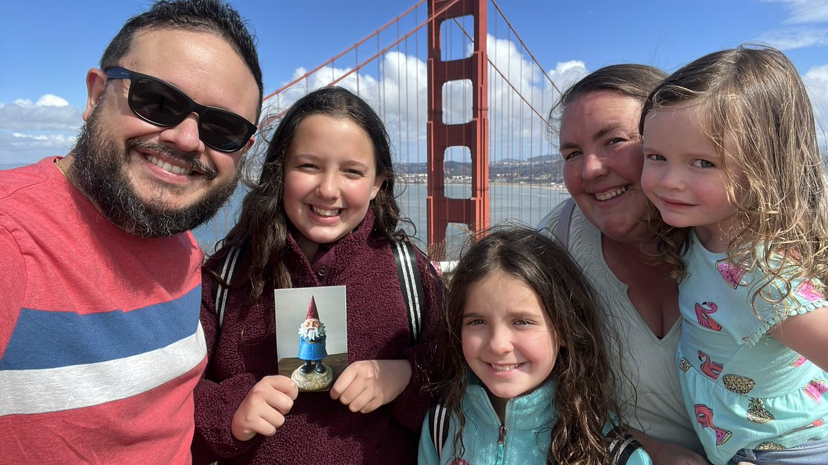 CesarAZambrano's tweet photo. Last year Sophia won the “Seize Your Someday” contest from @travelocity. Thank you @RoamingGnome for making her dream trip come true! https://t.co/fciCuZZJ54