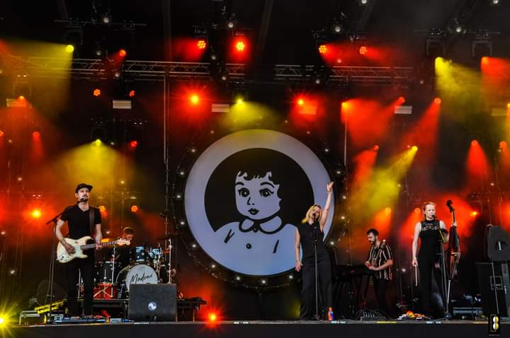 robburgwal's tweet photo. Madoux
#Pinkpop2022 #pinkpop #pinkpopbuurtborrel #madoux #madouxmusic #landgraaf https://t.co/IZEOILFUCc