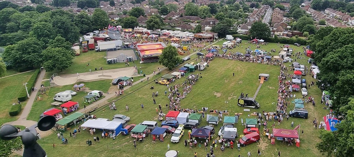SalfordsFire999's tweet photo. A great day had by all at the Horley Carnival. Special thanks to @Horleylionsclub for allowing us to be part of this great evert. #SuperHeros #HorleyCarnival We can’t wait till next year. https://t.co/3jqBF6nKoR