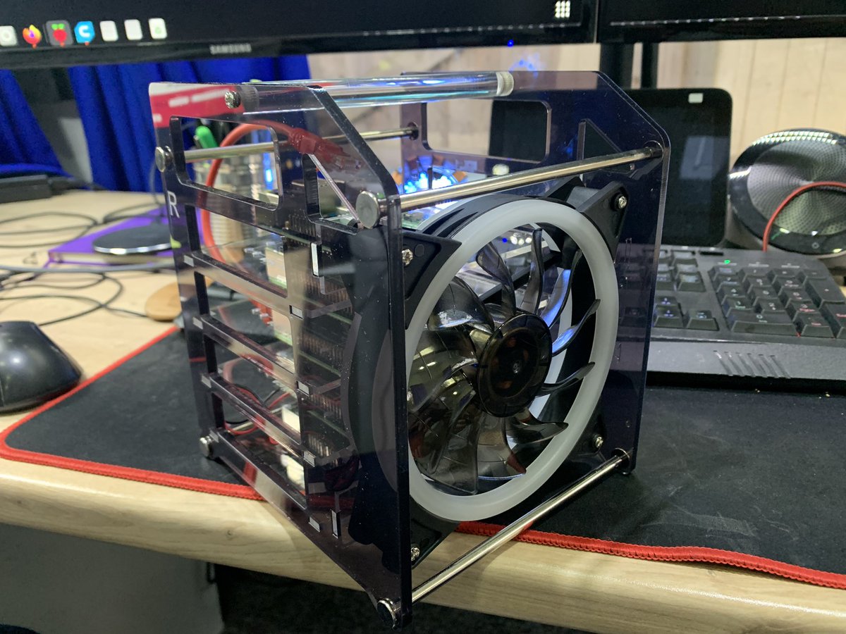 ekyteky's tweet image. Day 5 of #100DaysOfHomeLab has been more collating pi to figure out which were 8gb or 2gb, and then hours of peeling plastic from the #geekpi cluster rack, looking good though 👍