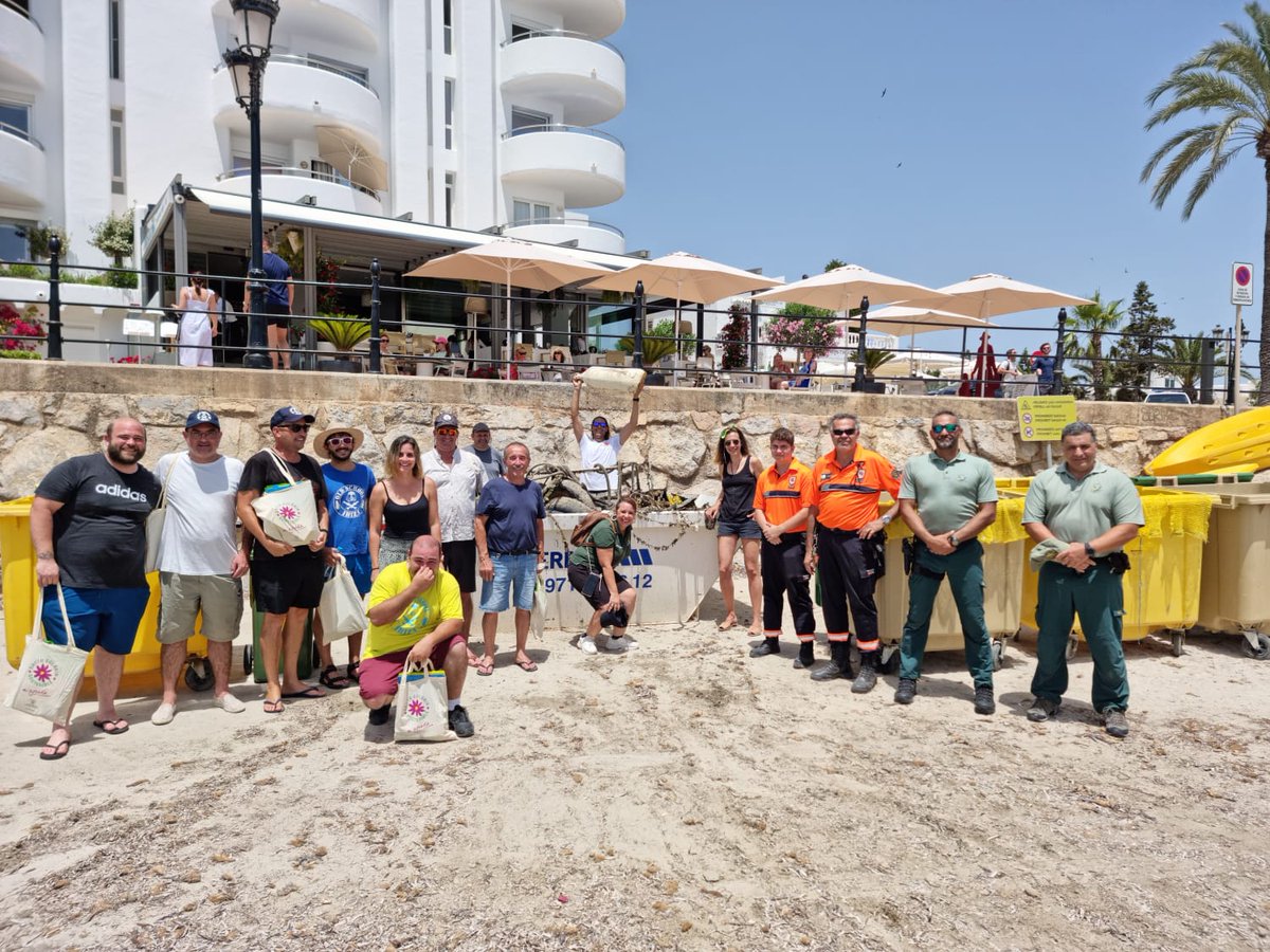 MnicaMadrid8's tweet photo. Grandes voluntari@s y gran día trabajando para que la bahía de Santa Eulària tenga menos residuos
¡Gracias! Sin vosotr@s, no sería posible!
#santaeulàriaméssostenible #ecouc https://t.co/gohxPprFsa