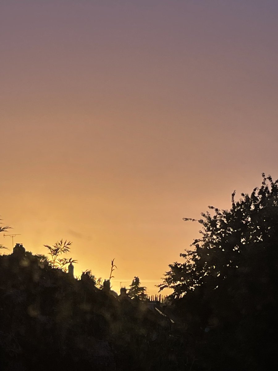 cruisewithamber's tweet photo. The colours are changing minute by minute #weatherwatcher #sunsetuk https://t.co/OcVJ4mkxj7