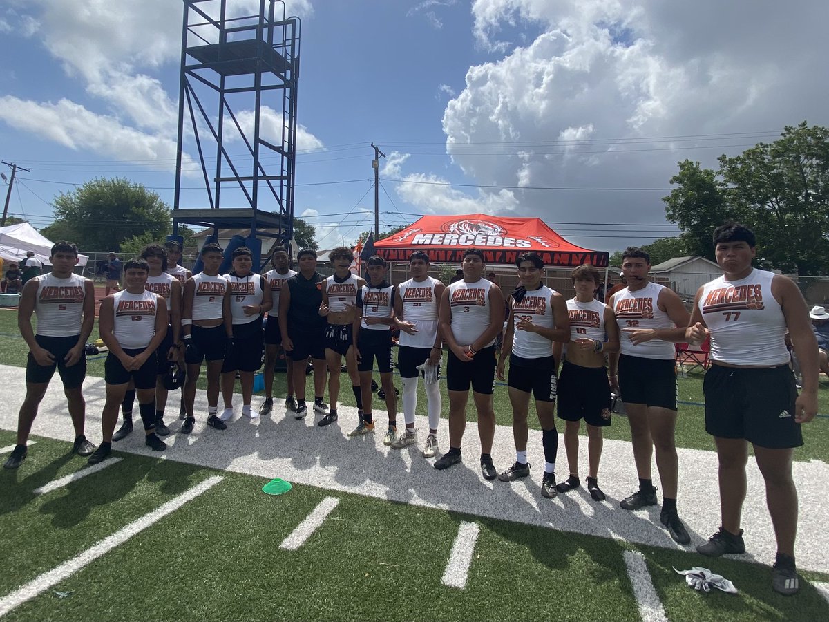 _aDrYnE_'s tweet photo. @Mercedes7on7.                                                           34-26 Game 1 win against CC Moody.                                                                                        33-12 Game 2 win against Nixon.                      Game 3 Vs Weiss https://t.co/cFPOJr7ypU