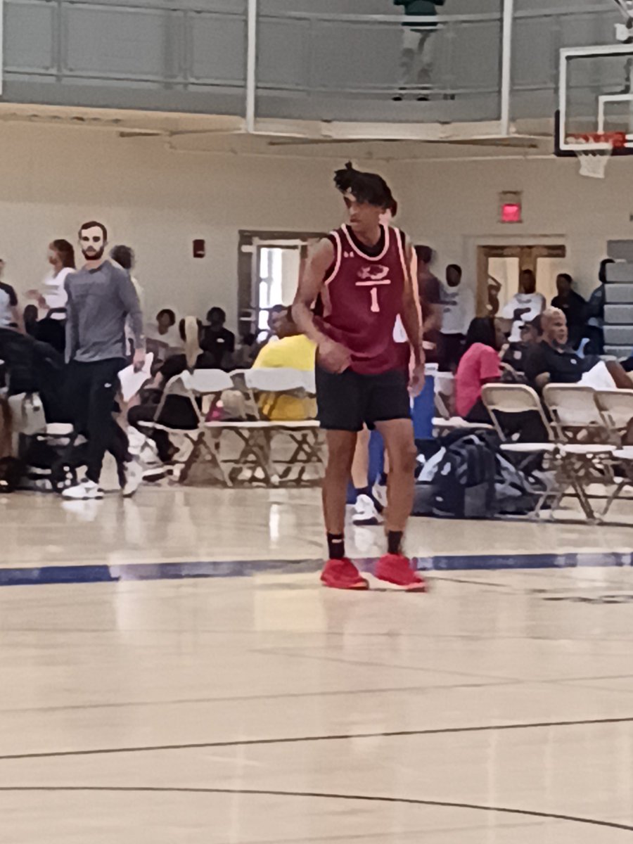 chickg3's tweet photo. Saturday Eye-Catchers @PhillyLive Pt. 2- Cardinal O'Hara- 6'2" '24 Aasim "Flash" Burton in white jersey &amp; Christian Cervellero, Episcopal School (FL), 6'1" '23 Beza Miller #1 &amp; 6'1" '24 Kent Jackson #2. https://t.co/VeULpml4vf