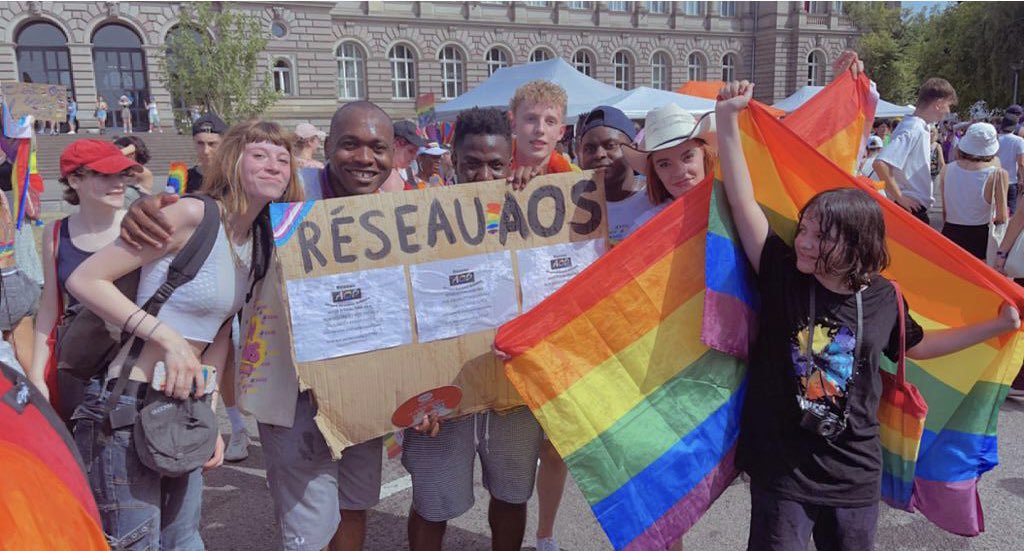AliceNkom's tweet photo. Afrique Occident Solidaire a la #Pride de #Strasbourg MERCI Brice 🌈✊🏿❤️🙏🏿 https://t.co/zhBlxDaMtF