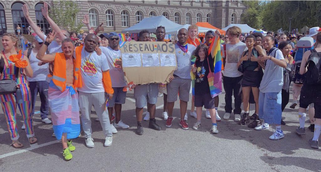 AliceNkom's tweet photo. Afrique Occident Solidaire a la #Pride de #Strasbourg MERCI Brice 🌈✊🏿❤️🙏🏿 https://t.co/zhBlxDaMtF