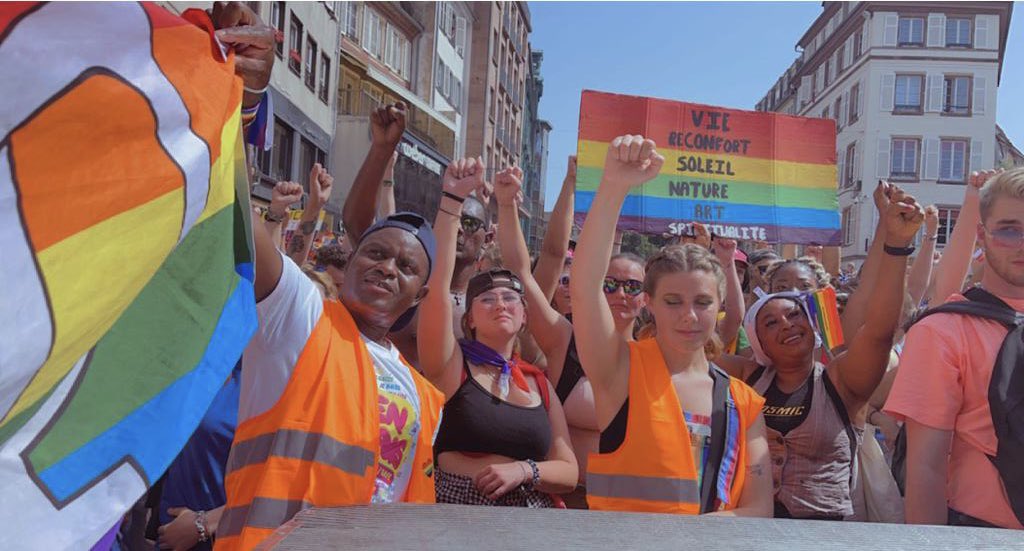 AliceNkom's tweet photo. Afrique Occident Solidaire a la #Pride de #Strasbourg MERCI Brice 🌈✊🏿❤️🙏🏿 https://t.co/zhBlxDaMtF