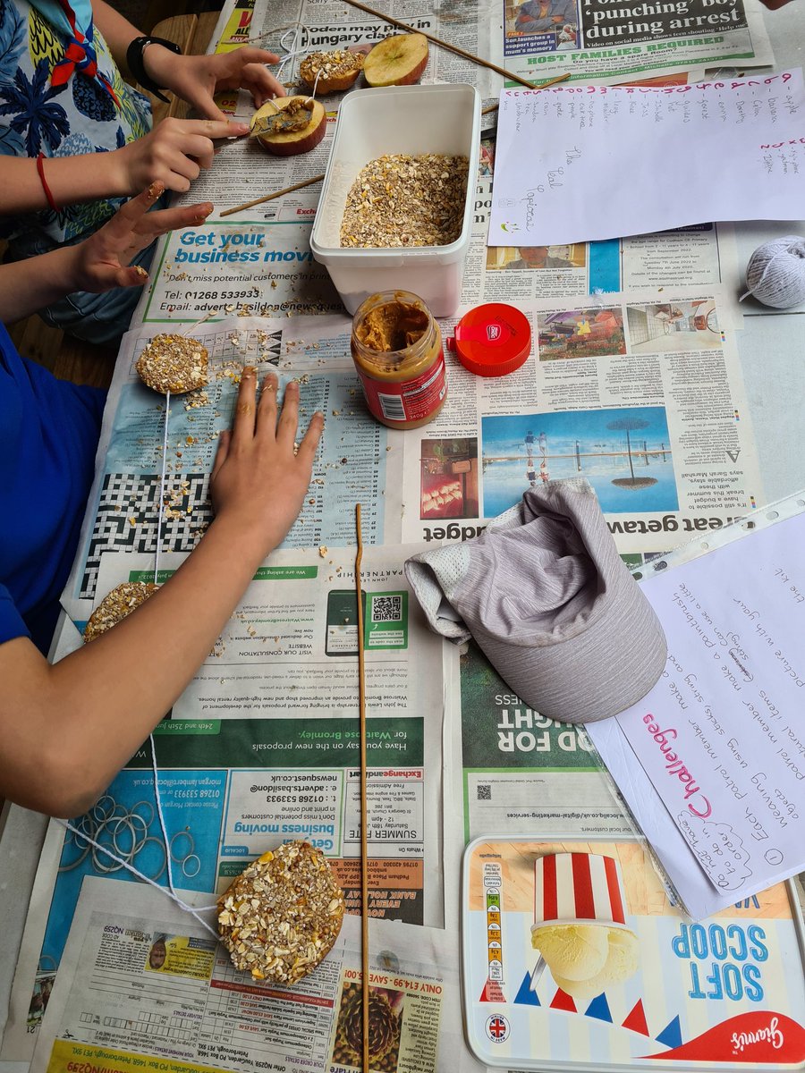 3rdLNGuides's tweet photo. This afternoon the guides have had a few challenges to complete, they have made apple bird feeders, made nature weavings, created paintbrushes and painted with them, did an a-z scavenger hunt and created flower pots. https://t.co/Cpq8MG5HDs