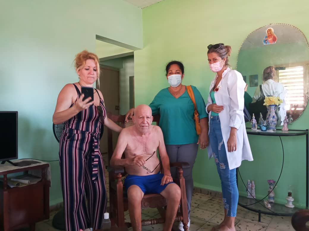 DMSaludMatanzas's tweet photo. Apoyo comunitario a la circunscripción 85 del área José J. Milanés. Se desarrollan acciones como vacunación, actividades de promoción de salud, pesquisa, visita a personas vulnerables y combatientes de la Revolución Cubana
#VamosConTodo 
@WongCorrales
@SuselyMorfaG 
@BernardoQS75 https://t.co/rwzo5ICkGx