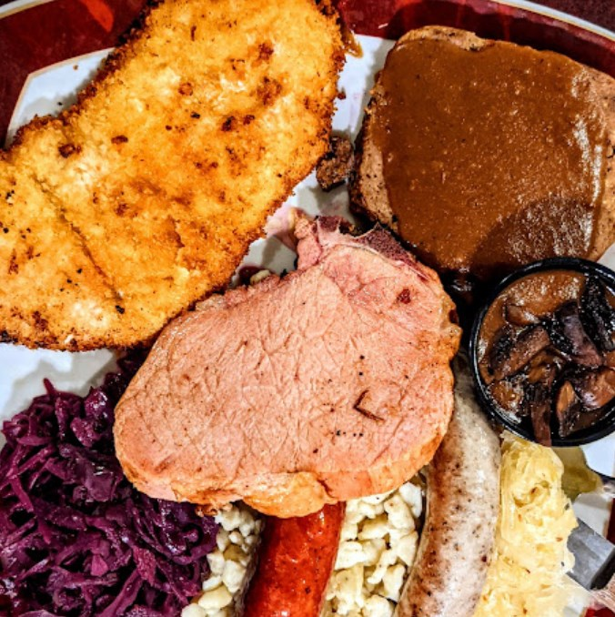 hausmurphys's tweet photo. The only tools dad needs for Father's Day this year are a fork &amp; knife 😎🍴
-
https://t.co/UWmZtOcgw2 | 623-939-2480
-
#HausMurphys #GlendaleAZ #Arizona #GermanCuisine #OpenWeStand #GlendaleArizona
📷: Erik Ellis https://t.co/JApEKHeE0g