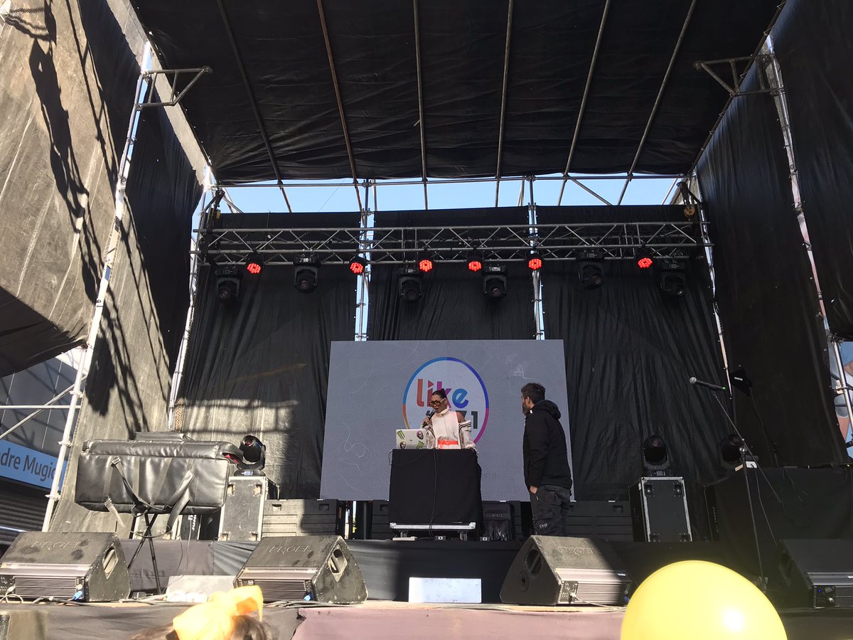 NewsVigna's tweet photo. La Banda vignista ya está en el #Festilike @fmlike971 esperando a la reina @flor_vigna 

Seguí toda la cobertura del evento por nuestro Instagram 👉🏻@NewsVigna https://t.co/cjjAfasLf7