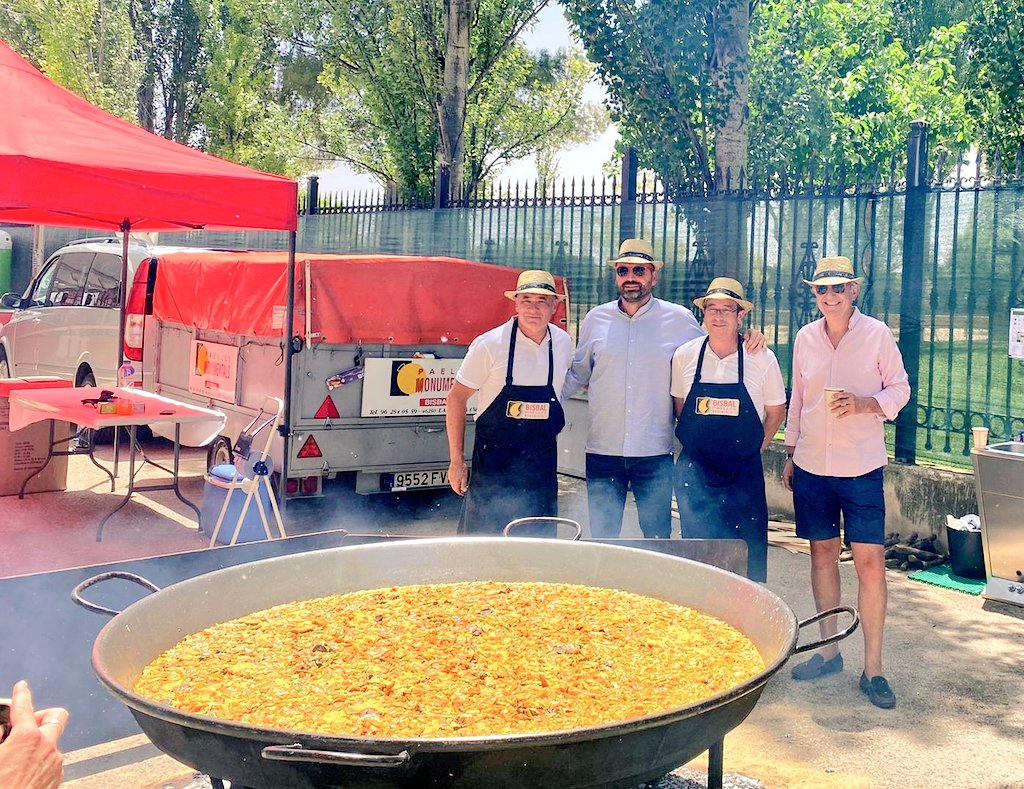 DOPAzafran's tweet photo. Tremenda paella de @Bisbal_Paelles con #AzafrándeLaMancha la que nos hemos comido hoy en Azafrán & Música del @FdelosSentidos de #LaRoda 🔝🔝🔝 ¿Has estado? ¿Nos lo cuentas?
#Sentidos22 https://t.co/pc88oQvWgc