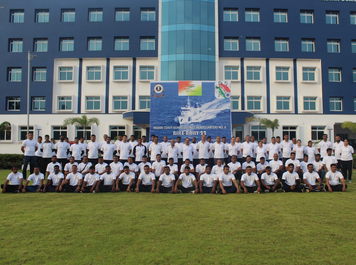 IndiaCoastGuard's tweet photo. #AzadiKaAmritMahotsav celebration, @IndiaCoastGuard District Hq-6, #Vizag and ICGS Veera conducted a ‘Bike Rally’ up to #Rushikonda &amp; Back today. Rally emphasis was also given to the adoption of a road safety culture in life. https://t.co/m0EYKmB4VA