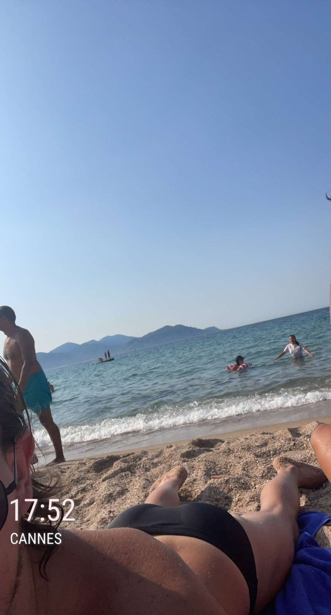 ptitepuce4's tweet photo. Qui me passe de la crème?!#ete #plage #bronzette #chaleur #Cannes #gay #gaypassif #culrebondi https://t.co/1RzzgwlPpw