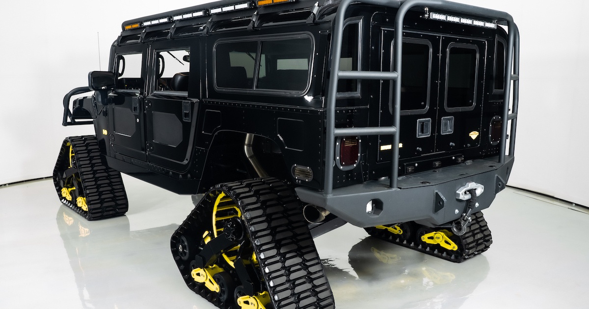FastLaneSTL's tweet photo. This fully customized Hummer H1 with @Mattracks custom powder coated tracks was professionally built at Craven Performance & Off-Road 🤯
See all the upgrades at https://t.co/dQfB7ANwQA
#Hummer #Mattracks https://t.co/0MiEMLf6cb