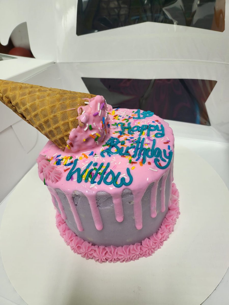 doggystyledeli's tweet photo. Doggy birthday cakes.. dog pawties.. we do it all.  Give us a call
#spoiled dogs
#dogsoftwitter 
#dogsofinstagram https://t.co/ToO4K8SHXW