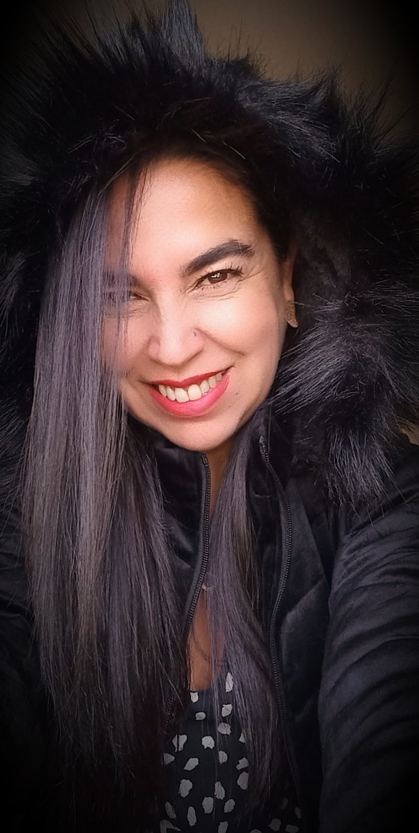 SandBrv's tweet photo. Lista para almorzar con el papá y hermanos en #modofrozen 🖤 https://t.co/c172zTwUGq