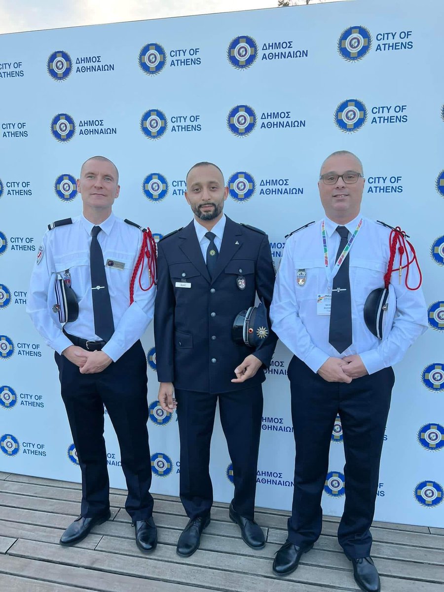PolizeiBerlin_P's tweet photo. Wir können nicht nur #Marzahn, sondern auch #Athen in #Griechenland ☺️. 
Dort befindet sich noch aktuell unser Multiplikator für #LSBTI vom #A57 Amin.  Der Anlass ist die diesjährige Konferenz des @lgbtpoliceeu 🌈

#EGPA2022 #proudtobeyourfriend 

^präv https://t.co/6E1UJhlOrw