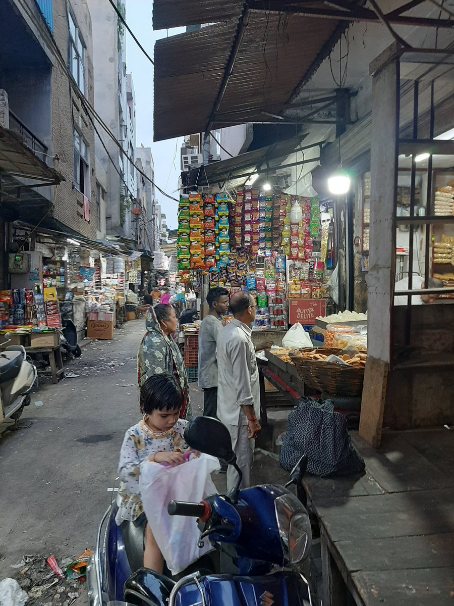 Ravijindal_13's tweet photo. @LtGovDelhi @NGTribunal @DMwestDelhi @sdmpunjabibagh @CPCB_OFFICIAL @dtptraffic @SwachSurvekshan @north_mcd @dcrohinizone 
# Delhi
Illegal encroachment
Roshan sweet wali gali,
Janta market, 
NangloI, Rohini zone,
Delhi https://t.co/S8ummyWn7s