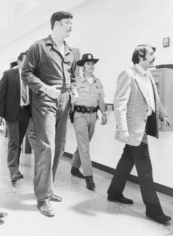 TrueCrimeWithCK's tweet photo. ''He threw darts at his Mother's decapitated head''π±
Join me in my latest Serial Killer post where I delve into the dark world of Edmund Kemper (WARNING: GRAPHIC DETAILS): https://t.co/zWRjnL3Ljk #TrueCrime #NonFiction #Mindhunter #Netflix #TrueCrimeBlog #Bloggers https://t.co/X3vJRFeKOY