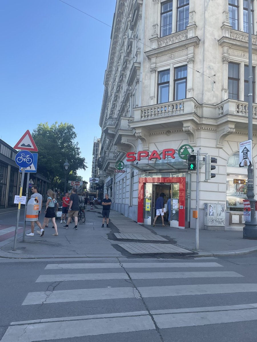 mbele_lnb's tweet photo. Not even 24hrs since I left home 🇿🇦 and home came to find me ⬇️ I know the Spar at Hobart Grove, Broadacres, Pineslopes and Parkview… but the one in Vienna CityPark really surprised me, definitely takes the cake 🍰 #globalisation #connection #familiarthings https://t.co/dX14hrtNiL