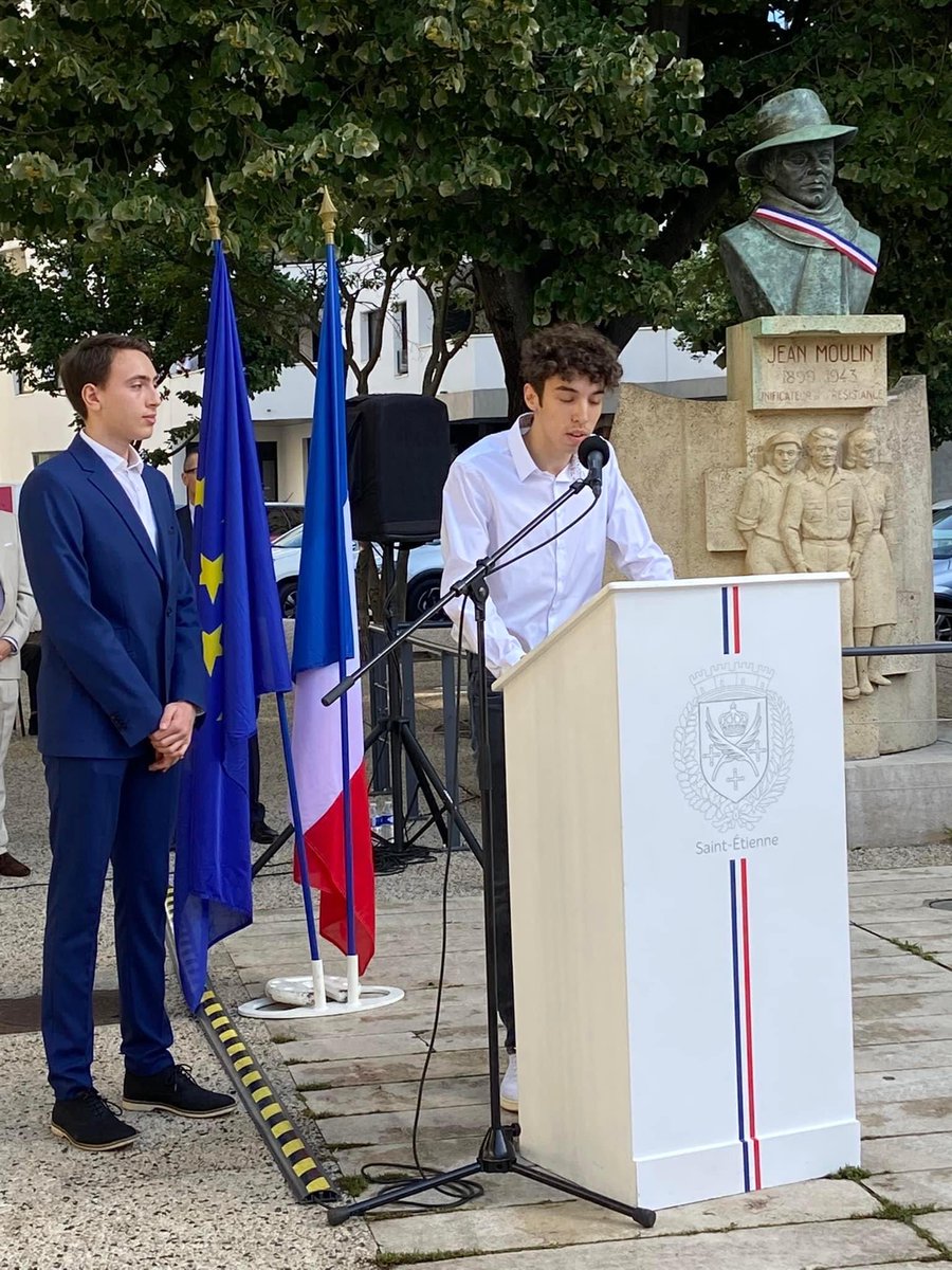Place Jean Moulin, nous avons commémoré, ce matin, le 82ème anniversaire de l’Appel du Général de Gaulle, lu avec émotion par des jeunes du lycée Saint-Michel de notre ville de ⁦<a href="/saint_etienne_/">Ville Saint-Étienne</a>⁩ . Un message de convictions, de valeurs et de résistance, toujours très actuel.