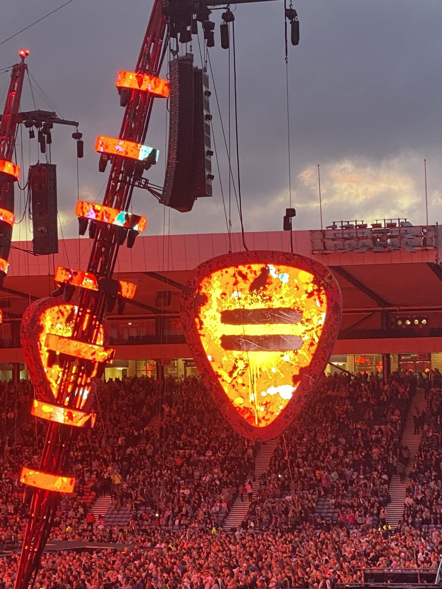 pollysims's tweet photo. @edsheeran What’s up!!! Amazing amazing amazing show, next time we’re going for standing tickets so we can really party! https://t.co/TwHD3p2mKc