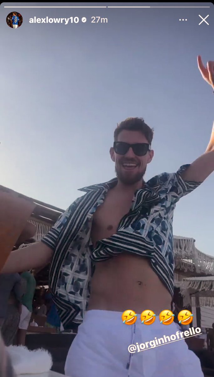 Alex Lowry hanging around with Anthony Elanga &amp; Jorginho while on holiday 😂😂