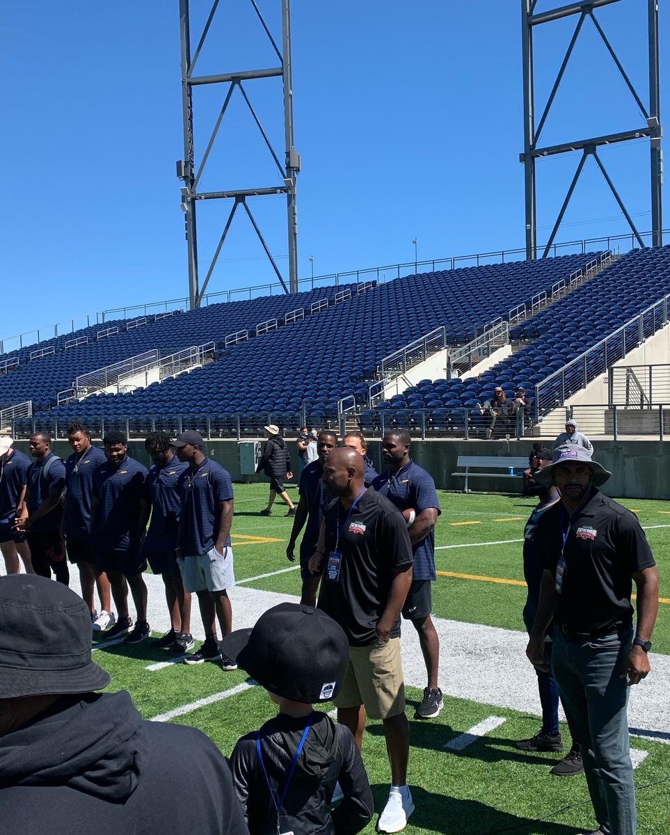 mawg8trs's tweet photo. @TicketTimeMach1 @FatherFestival @NFL @shaunalexander @TyreeNation @MSing50official @AnthonyMunozHOF @HOFVillage Shout out to @ToledoFB for helping out at the #DadCombine 

@FatherFestival #FatherhoodFestival https://t.co/pbZwSvzsZP