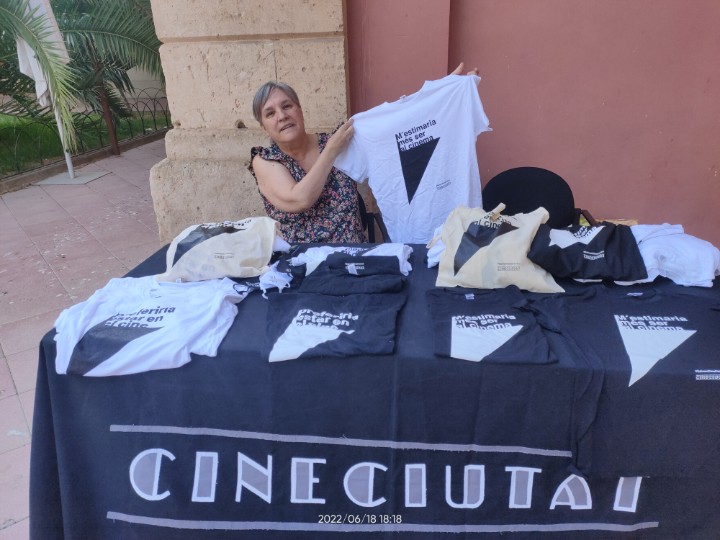 miquelrenoir's tweet photo. #Camises i #borses de CineCiutat a @cineciutat les podeu comprar a taquilla https://t.co/p5cruOGnKB