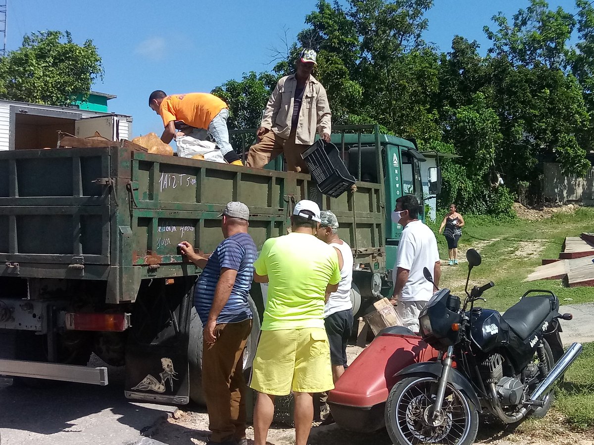 MigdaliaRodriq4's tweet photo. Como parte de las acciones comunitarias se acercan los servicios a la circunscripción No. 85 en el Consejo Popular de Matanzas Oeste.
@AsambleaMunic10 
@aquerrebere https://t.co/VYehoIYxnb