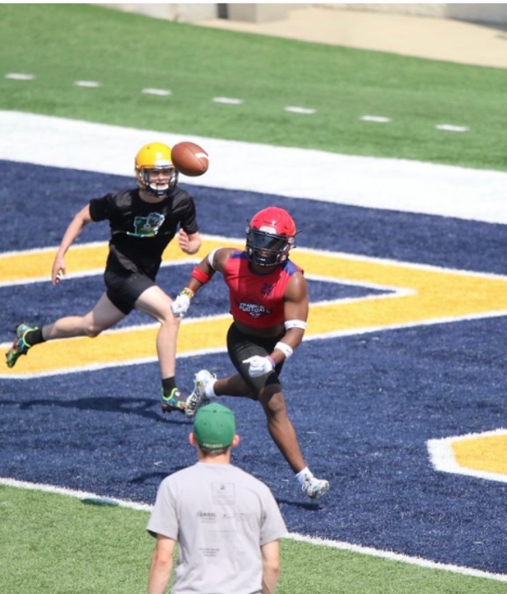 5’10 200 ATH 2023
♦️1st Team all Conference 
♦️2x All west Team
♦️All area metro Detroit team
♦️3 Year varsity starter

hudl.com/v/2GU2Ef  -junior season 

hudl.com/v/2EfYxK - sophomore season