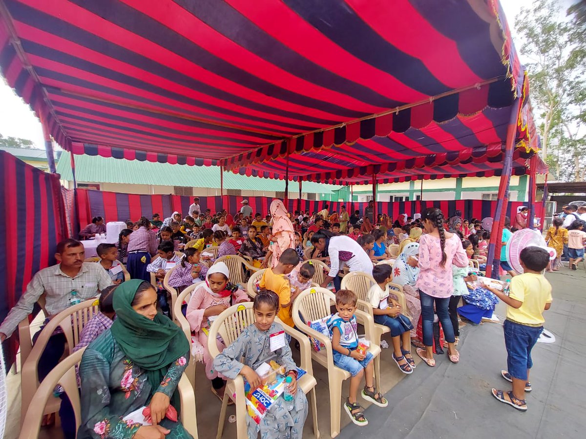 prodefencejammu's tweet photo. #ArsenalBrigade of #RisingStarCorps distributed Stationery items & Uniform to children of Bakarwal community at #Basohli Mil Stn J&K. Event received an overwhelming response from locals.
#WeCare
@SpokespersonMoD
@OfficeOfLGJandK
@westerncomd_IA
@PIBSrinagar
@diprjk
@adgpi https://t.co/vKKZKZ5Yud