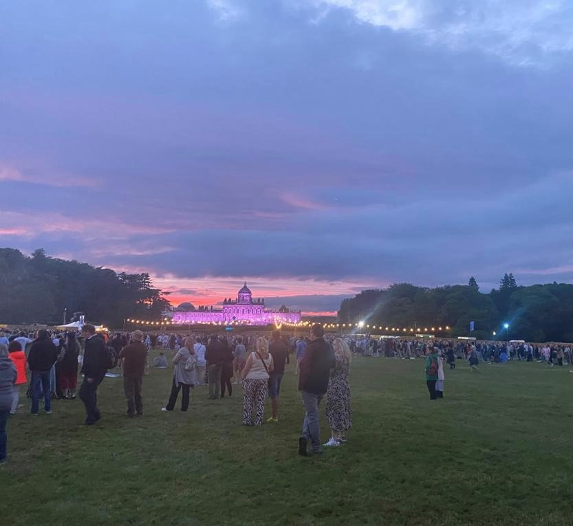 NYP_Ryedale's tweet photo. Well it's a busy old weekend for Ryedale so far, the MAG Rally is in full swing at #Duncombe Park #Helmsley and last night saw a large concert at #Castle Howard.

Thanks to our Neighbourhood Policing Team for providing these 'photos from the events.

#NYPdigitalPCSO 5537 Annie https://t.co/OOTV1wtdsQ