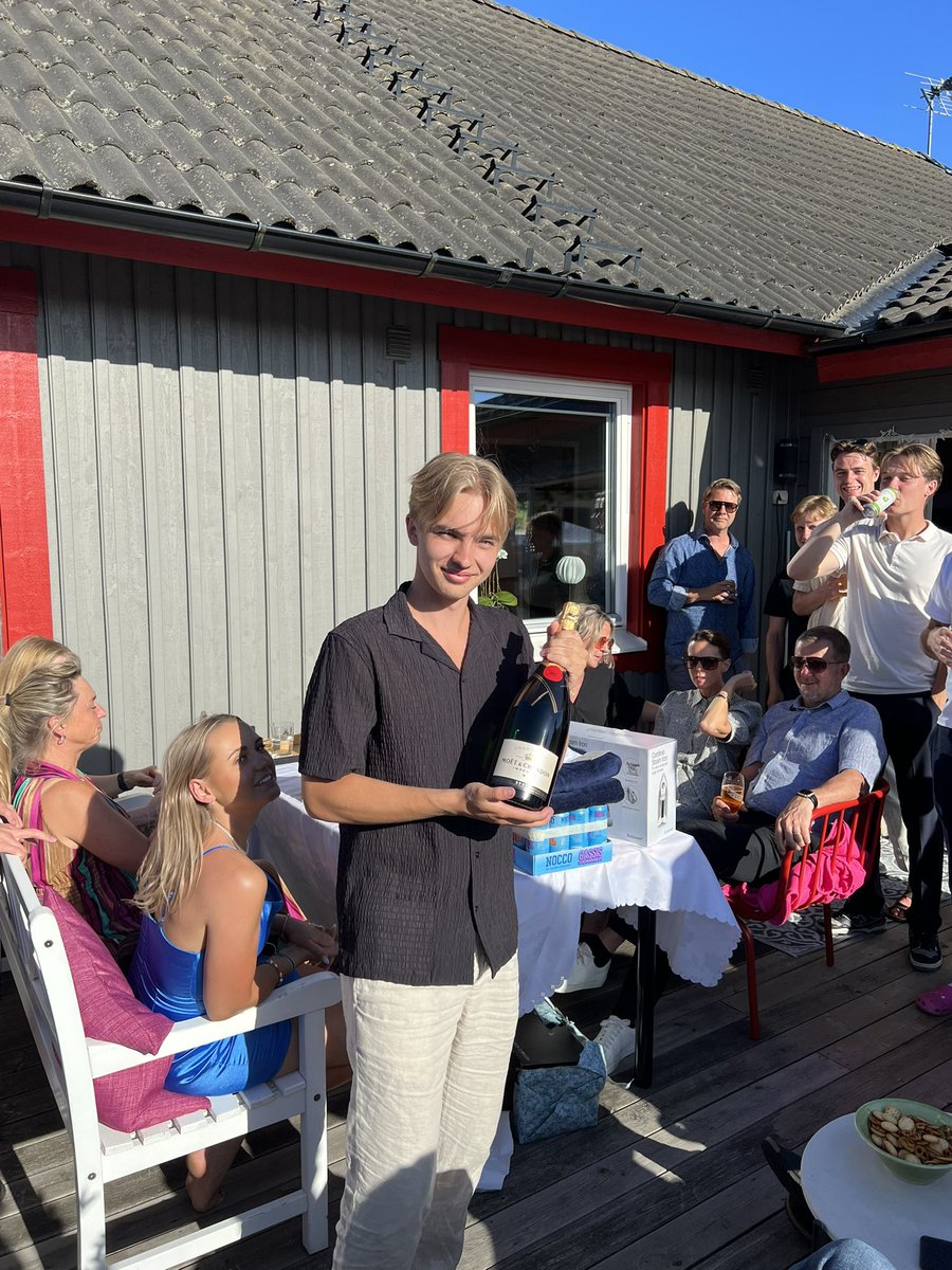 Melker Sandebäck tweet media