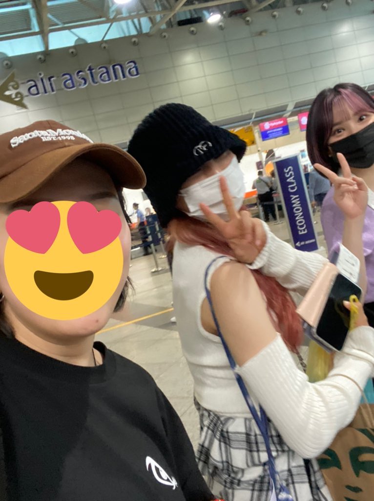QBuddy7's tweet photo. so i have 2 selcas with my BiBiJi
have a safe flight, VIVIZ🫶🏼 and thanx to the best day of my life. i will never forget every minute😭
#VIVIZinKazakhstan https://t.co/Gmtz24z1Ja