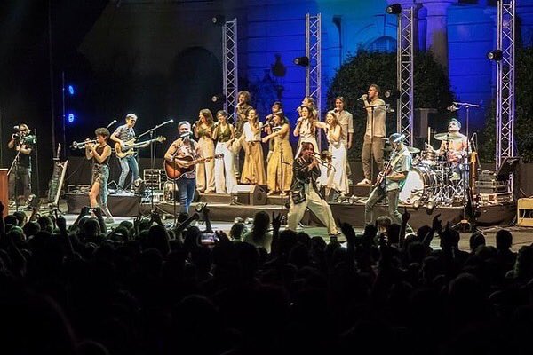 Inoblidable concert d’Els <a href="/amicsdelesarts/">Els Amics de les Arts</a> al @FPedralbes 
Difícilment igualable! 17/6/2022