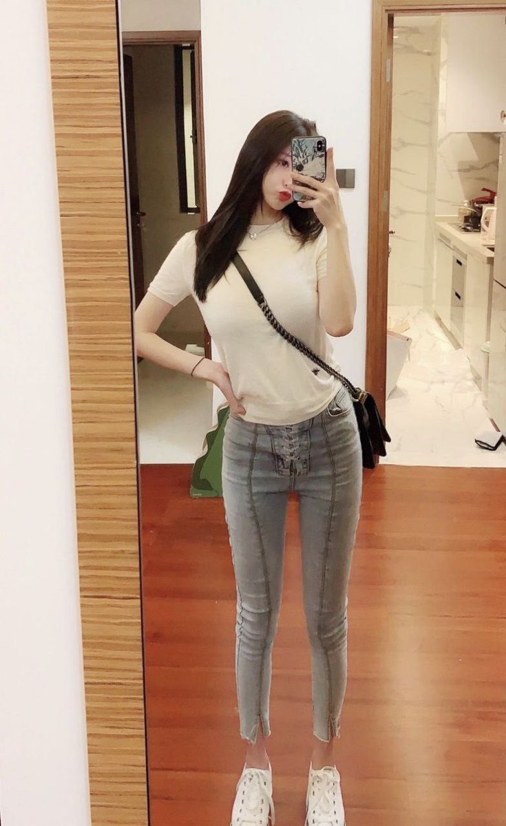 alilang513's tweet photo. 暂时不收门槛，视频验证满意后面付，也可以见面满意付
价格公道，全国可约
WX : 18135049142

#约炮 #全国空降 #全国外围 #约线下 #线下兼职 #无偿 #见面付 https://t.co/ZCOQbNOYQY